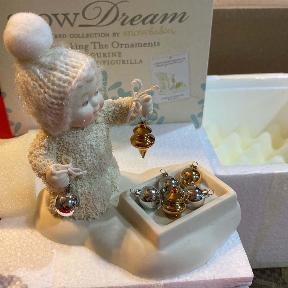 Department 56 Snow Dream “Unpacking The Ornaments” Porcelain Figurine. New